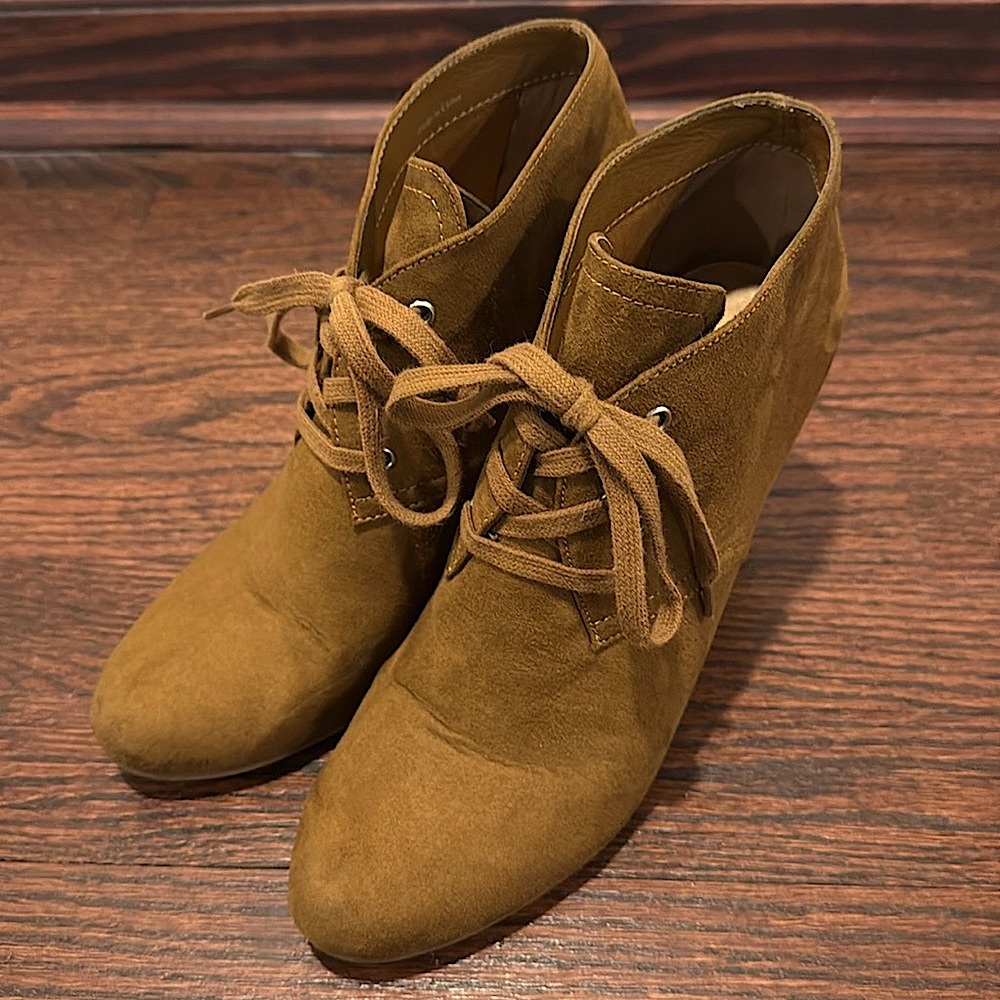 DV8 Suede Lace Up Booties 7.5